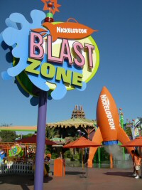 Overview of the Nickelodeon Blast Zone with the repainted rocket (September 2006)