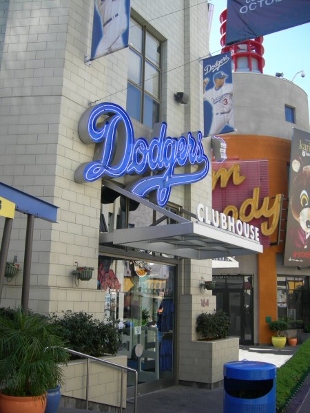 Buying Dodgers Merch at Universal Studios Citywalk the Dodgers Clubhouse 