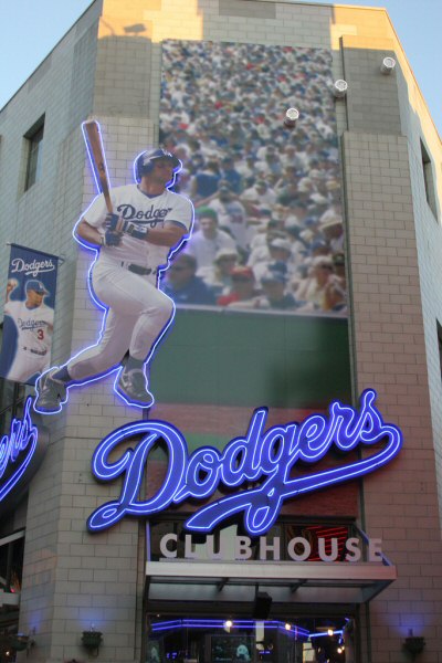 the studiotour.com - Shopping - Dodgers Clubhouse - Universal Studios  Hollywood