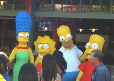 The Simpsons outside Hollywood Photoland (Photo by NFBVacancy, August 2007)