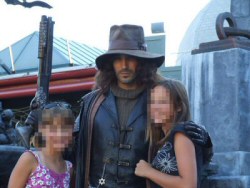 Van Helsing at the front of his walkthrough. Photo by Darkbeer, July 2006