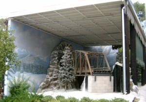 Approaching the model set (Photo: Bernardo Achirica, July 2004)